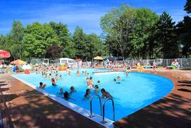 Camping de l`'�tang de Fouch�, Burgund, Frankreich